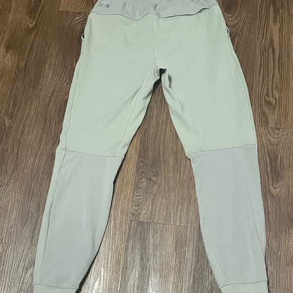 Lululemon x Barry’s Stronger As One Jogger Limited Edition XS Riverstone 28” - Picture 2 of 5